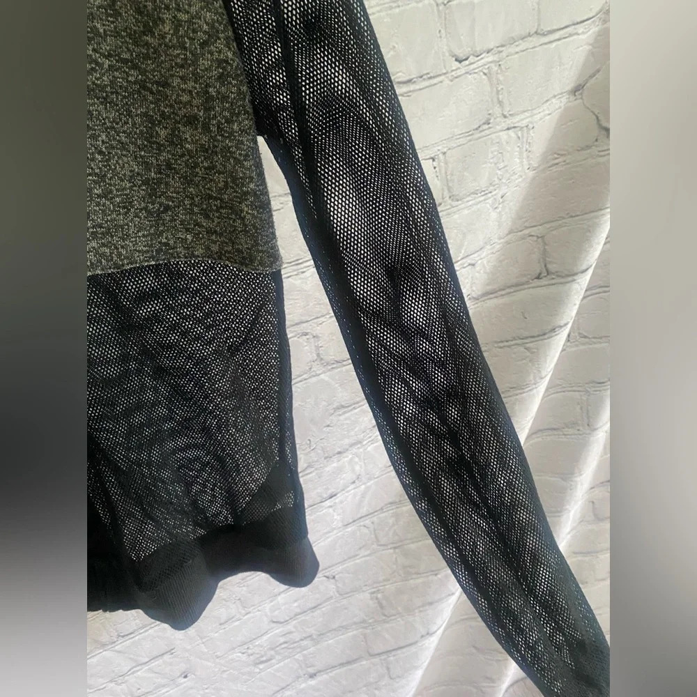 5/$20 Guess Los Angeles Women’s Mesh‎ Zip Up Hoodie Medium - Picture 5 of 7